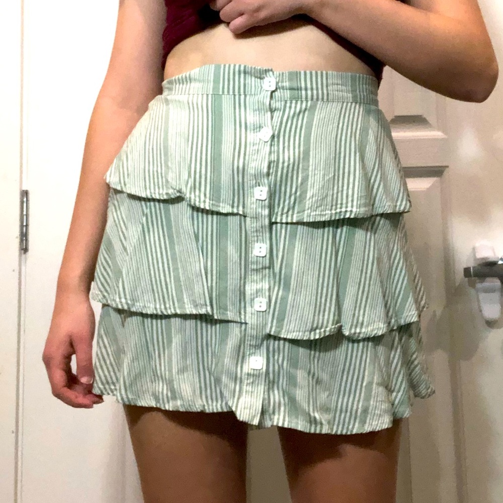 This green and white skirt is breathable and perfect for any event.
